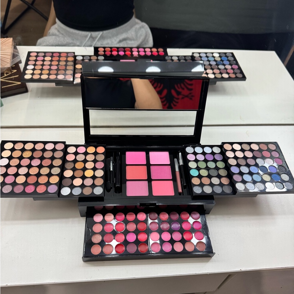 Big Makeup Palette